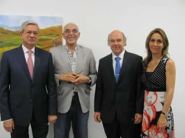 Foto: Dr. Guillermo Posadas, Ing. Gustavo Paul, Dr. Abel Cornejo y Milagros Patrón.