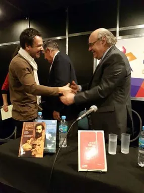 Foto: Abel Cornejo junto al escritor cubano que hizo una obra sobre Salta