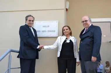 Foto: Dr. Pedro García Castiella- Señora Ana Fernández- Dr. Abel Cornejo