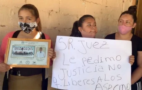 Familiares y amigos se manifestaron solicitando justicia por el asesinato de Fernando Tobares.