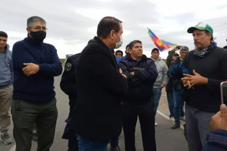 Lucas Tedesco (de gorrita) fue detenido el lunes en una protesta por la liberación de Suárez. 