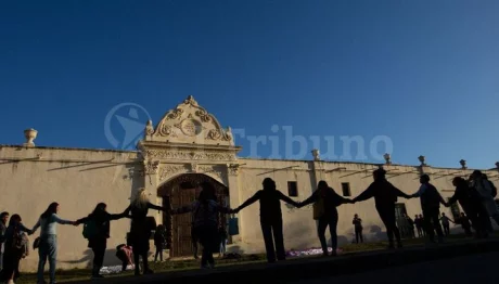 Afuera del convento se hizo una manifestación en apoyo a las Carmelitas. Javier Corbalán