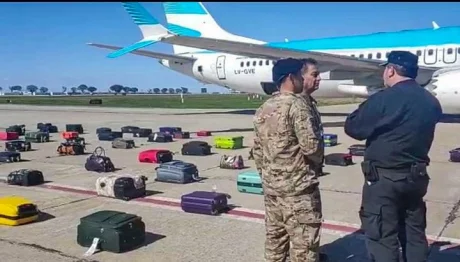 Los equipajes, a la espera de ser revisados valija por valija en Aeroparque.