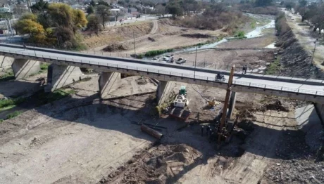 Los operarios cayeron trabajando en el cuarto tramo del puente Ayacucho.