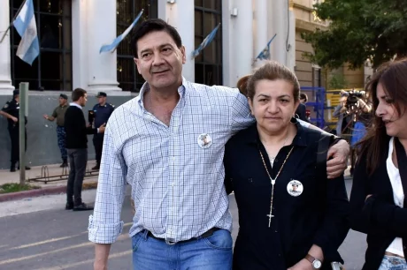 Graciela Sosa y Silvino Baéz, los padres de Fernando, asesinado a golpes hace tres años en Villa Gessell. . Imagen: NA