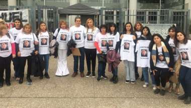 Familiares y amigos del joven asesinado claman por justicia.