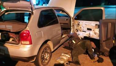 Las puertas del automóvil usado para traficar cocaína.