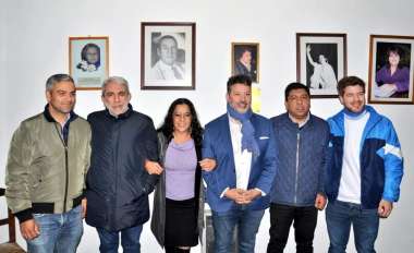 Aníbal Fernández y Gustavo Menéndez con referentes del PJ jujeño