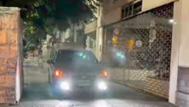 Captura del video donde se observa el Fiat Siena circulando por la peatonal.