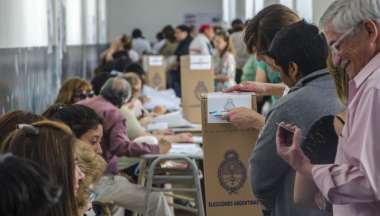 La democracia permite elegir a los representantes.