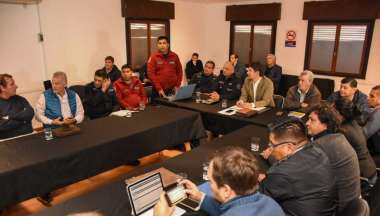 Reunión entre los senadores y personal policial. Foto: Senado de Salta.