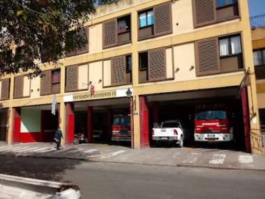 El hombre prestaba servicio en el Departamento Bomberos. Foto: Google Maps