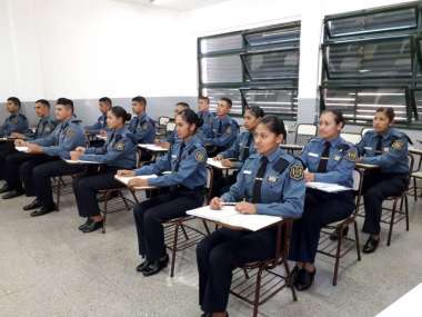Cadetes durante los cursos de la escuela. Foto: Policía de Salta.