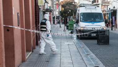 La sorpresa de un acto criminal en pleno centro de la ciudad. Foto Walter Echazú