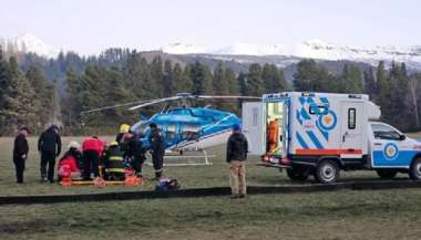 La mujer fue rescatada en un helicóptero.