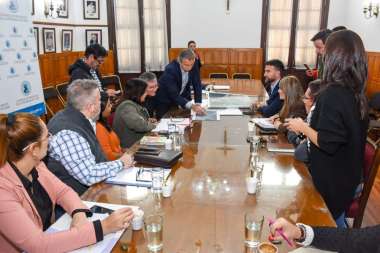 Macedo junto a los legisladores provinciales. Foto: Cámara de Diputados.