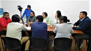 Fernando Almeda junto a los concejales. Foto: Radio Cafayate.