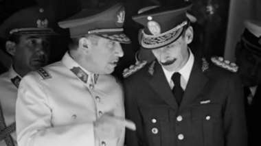 Cumbre de dictadores: Augusto Pinochet (Chile) y Jorge Rafael Videla (Argentina). Foto: AFP.