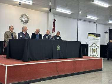 Funcionarios junto a personal policial durante la capacitación. Foto: Gobierno de Salta.