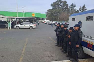 Hubo supermercados custodiados por intentos de saqueos. Foto: Gobierno de Salta
