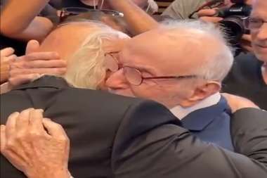 El abrazo entrañable entre Héctor Alterio y Pepe Soriano Facebook
