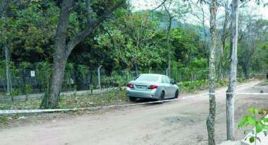 El auto donde fue encontrada la víctima. (MPF)