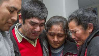 Los padres de Yudith, Héctor Fabián Palma y Antonia Quiroga (en el centro) el 6 de junio de 2014