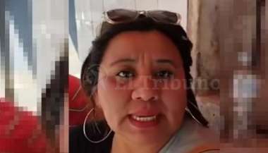 Mariela Negrete, hermana del joven atacado, muestra la inequidad de la ley.