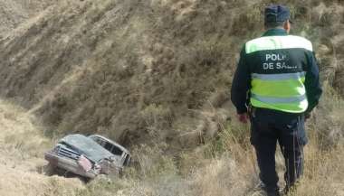 El conductor de la camioneta perdió el control y no pudo evitar que se precipitara en un barranco.