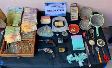Drogas, armas y dinero; los elementos secuestrados. Foto: Policía de Salta