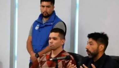 Nicolás López junto a su abogado.
