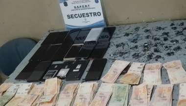 El secuestro de los bicipolicías, dinero, celulares y memorias.