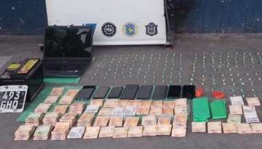 La droga y otros elementos secuestrados.