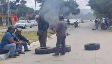 Los originarios se manifestaron para que liberen a la única detenida por el robo.
