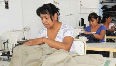 Un taller de indumentaria. Archivo