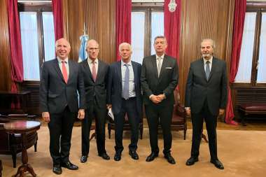 Mariano Cúneo Libarona con los cuatro miembros de la Corte Suprema.. Imagen: NA