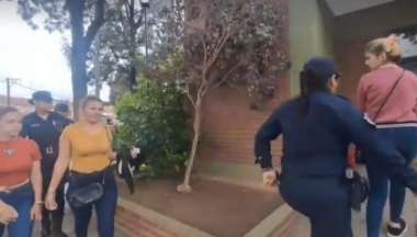 Las mujeres fueron trasladadas detenidas. Agencia