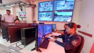 Operadores monitorean 35 cámaras cada uno. Agencia