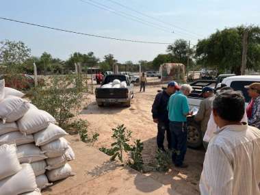 Productores fueron asistidos con grano. Foto: Gobierno de Salta.