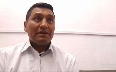 Santos Clemente Vera en una reciente entrevista con el periodista francés Jean-Charles Chatard en el Penal de Villa Las Rosas.