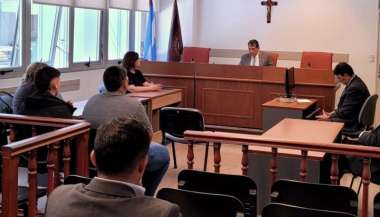 Juicio de dos hombres por la muerte de otros dos jóvenes.