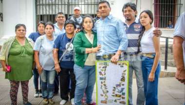 Vera junto a sus familiares, en momentos de gran emoción. Pablo Yapura