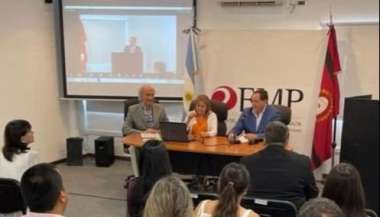 Acto de entrega de diplomas a los primeros especialistas en Neuroderechos.