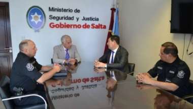 La reunión con el ministro Domínguez, altos jefes de la Policía y el fiscal Cazón.