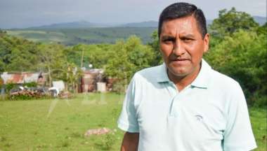 Santos Clemente Vera disfruta del paisaje de su casa que se transformó en un infierno en 2011. Javier Rueda