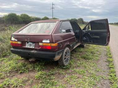 El vehículo en el que se fugó a los tiros. (foto MPF)