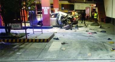 La droga quedó esparcida en la estación de servicio. (Foto MPF)