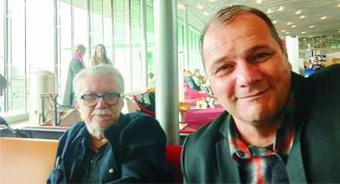 Jean Michel Bouvier y Charles Chatard, en el aeropuerto de Francia ayer ( Foto Chatard)