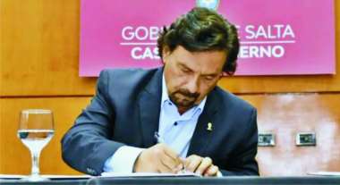 Sáenz y los ministros firmaron el DNU. Foto: Casa de Gobierno