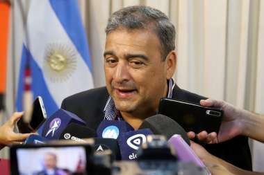 Mangione explicó en conferencia de prensa los alcances del decreto 129. 